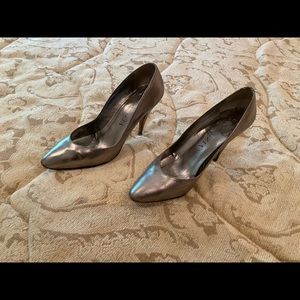 Women’s pump shoes